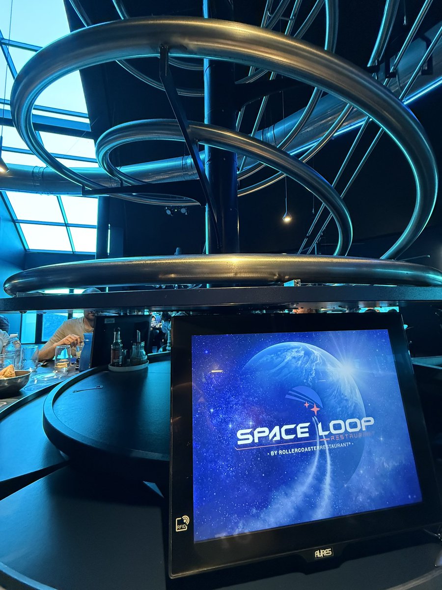 ThemeParkWW's tweet image. We do love a good roller coaster restaurant so tonight we’re dining at Space Loop 🥘 This awesome experience is also joined onto Station Cosmos Hotel at Futuroscope 🚀

#futuroscope