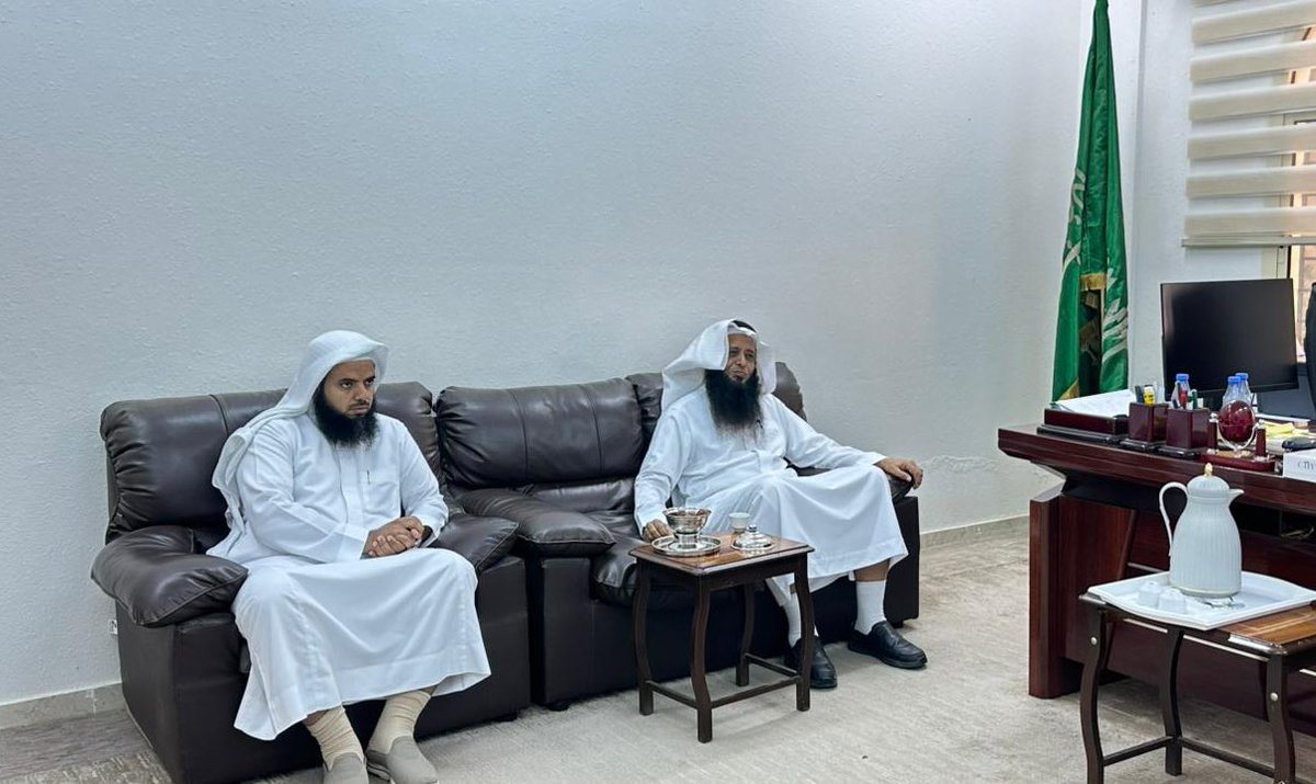 rafd_masajid's tweet photo. زار مجلس إدارة #جمعية_رفد للعناية بالمساجد بفيفاء، برئاسة الشيخ يزيد الفيفي، مدير إدارة المساجد والدعوة والإرشاد بفيفاء، الأستاذ حمود بن أحمد بديدي، حيث جرى خلال اللقاء بحث سبل التعاون، ومناقشة عدد من المبادرات التي تهدف إلى تطوير العناية بالمساجد والارتقاء بخدماتها في المحافظة. https://t.co/IYYPlGVIDK