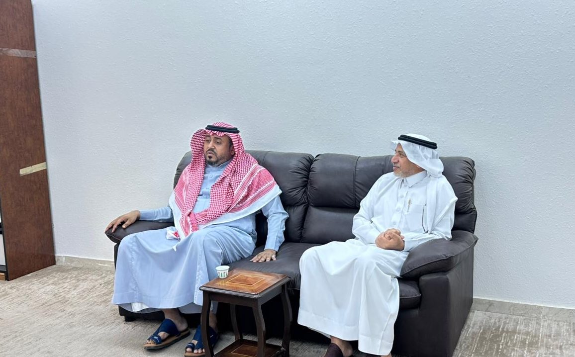 rafd_masajid's tweet photo. زار مجلس إدارة #جمعية_رفد للعناية بالمساجد بفيفاء، برئاسة الشيخ يزيد الفيفي، مدير إدارة المساجد والدعوة والإرشاد بفيفاء، الأستاذ حمود بن أحمد بديدي، حيث جرى خلال اللقاء بحث سبل التعاون، ومناقشة عدد من المبادرات التي تهدف إلى تطوير العناية بالمساجد والارتقاء بخدماتها في المحافظة. https://t.co/IYYPlGVIDK
