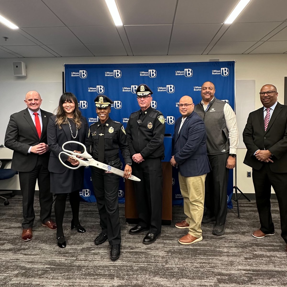 EOPSS's tweet photo. Today, Secretary Kwon and @MassStatePolice Colonel Noble joined @UMassBoston to celebrate their new Police Station! This modern facility strengthens campus safety, officer wellness, and interagency coordination.

Congrats to Chancellor Suarez-Orozco, Chief Lloyd, and the UMass Boston community!