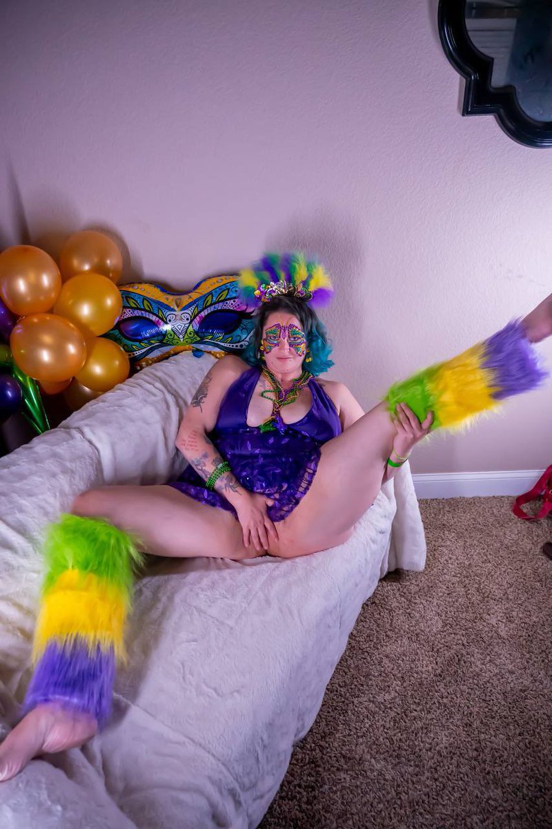 69buckets69's tweet photo. Should I start my onlyfans back up. I been Shy 🙈… https://t.co/EvK1qBDciY
