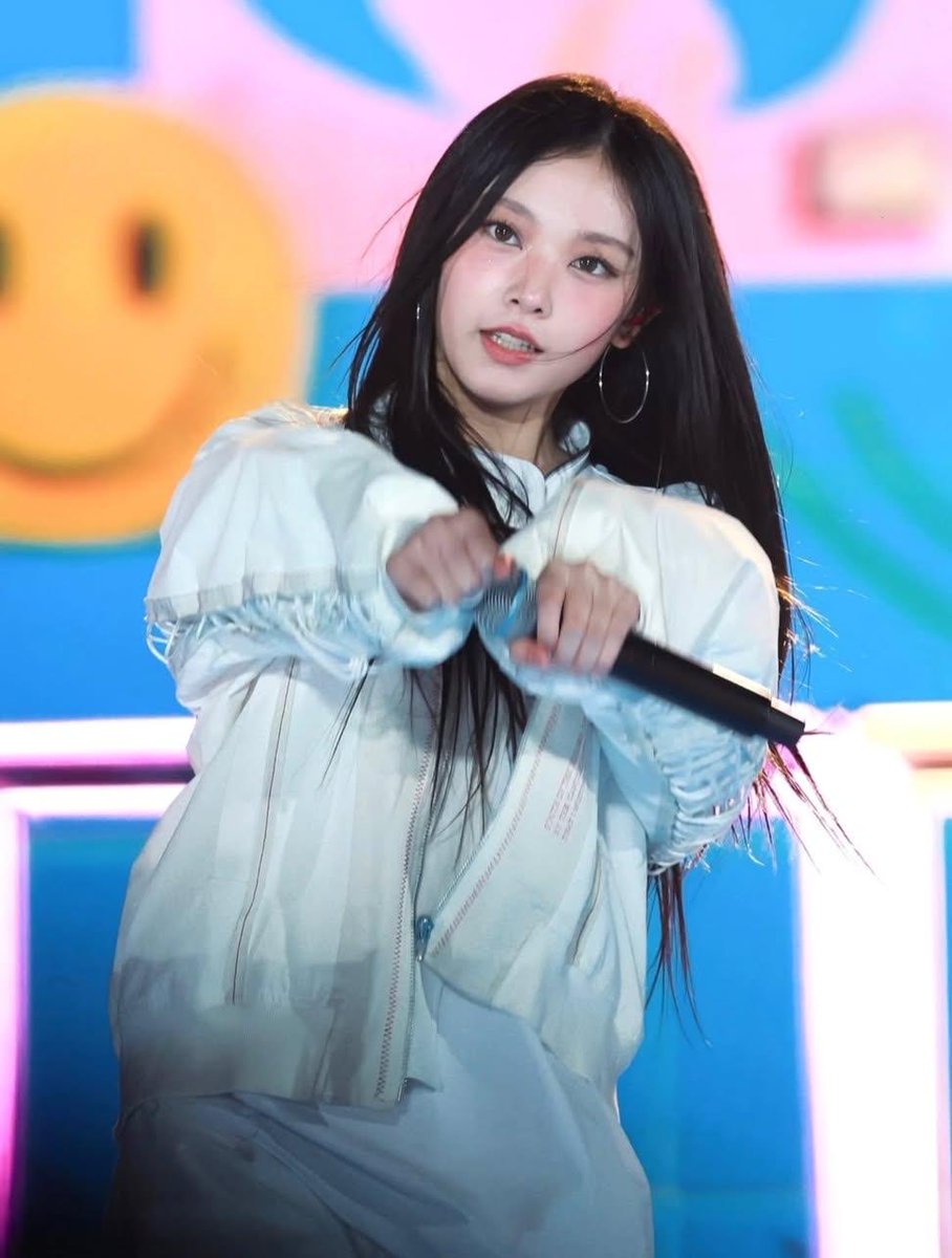 haerin ❦ tweet media