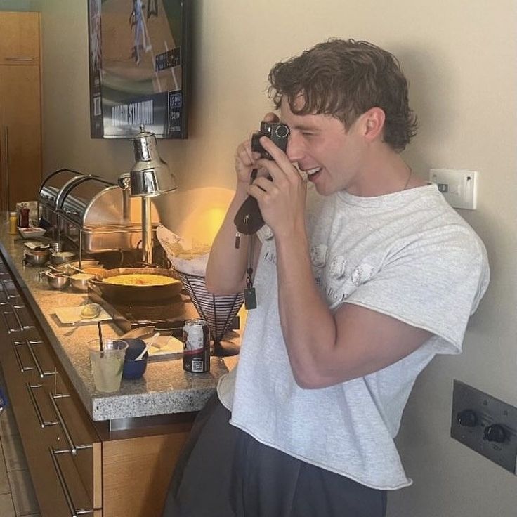 𝓯𝓻𝓮𝓪𝓴𝔂 dennis whitaker of shedtwt tweet media