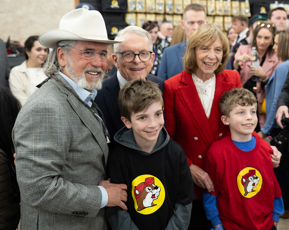 FranDeWine's tweet photo. We had a great day with some of our grandkids at the grand opening and ribbon cutting of Ohio's first @bucees! This new store is located in Huber Heights, Ohio at I-70 and State Route 235. https://t.co/M8dw7cZvC7