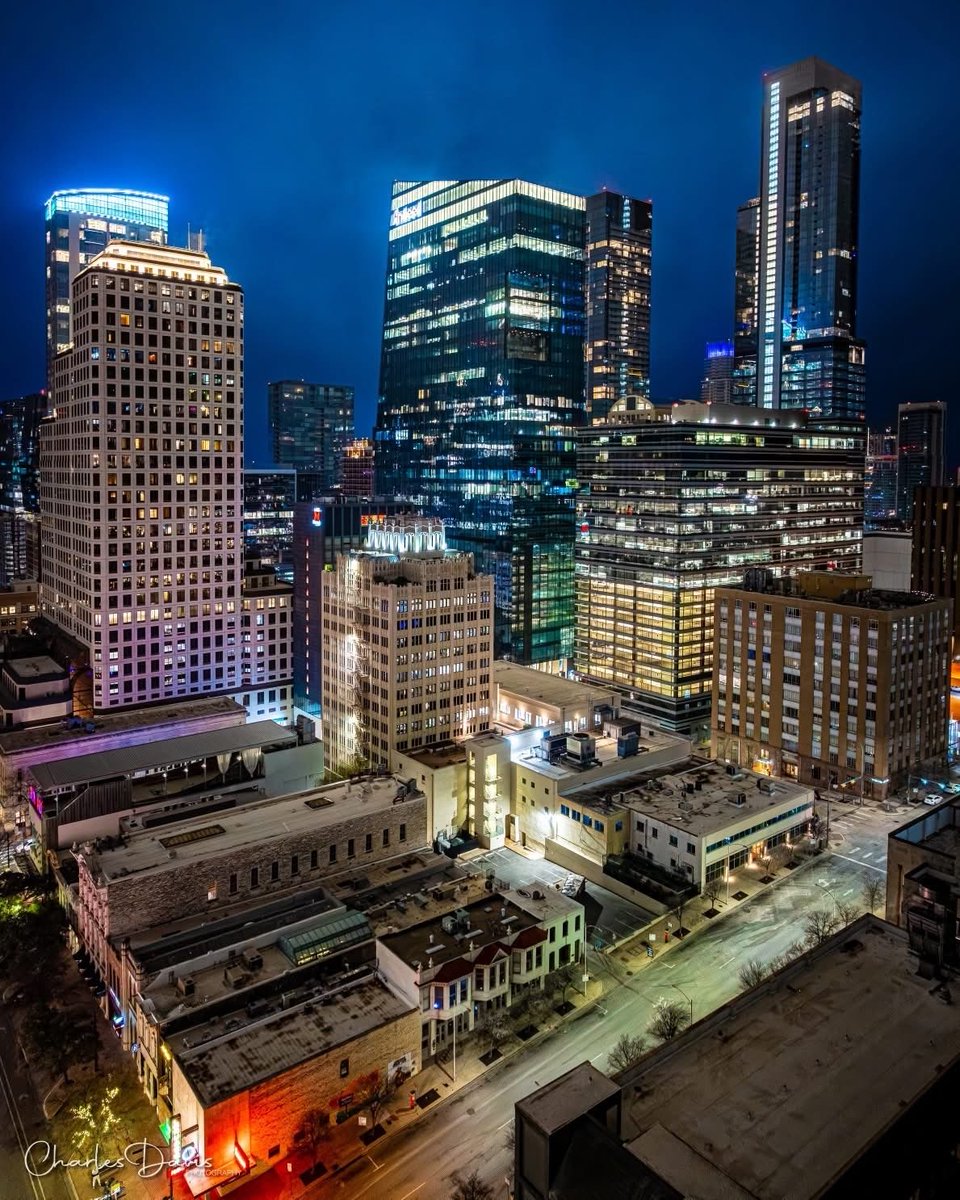 CoffeeGirlTX's tweet photo. Austinโs city limits glowing at dawn.
Stunning capture by Charles Davis Photography.
Who else loves this view? ๐ฅ
#AustinSkyline #CharlesDavisPhoto #VisitATXโ https://t.co/JkMPQpsz0Q