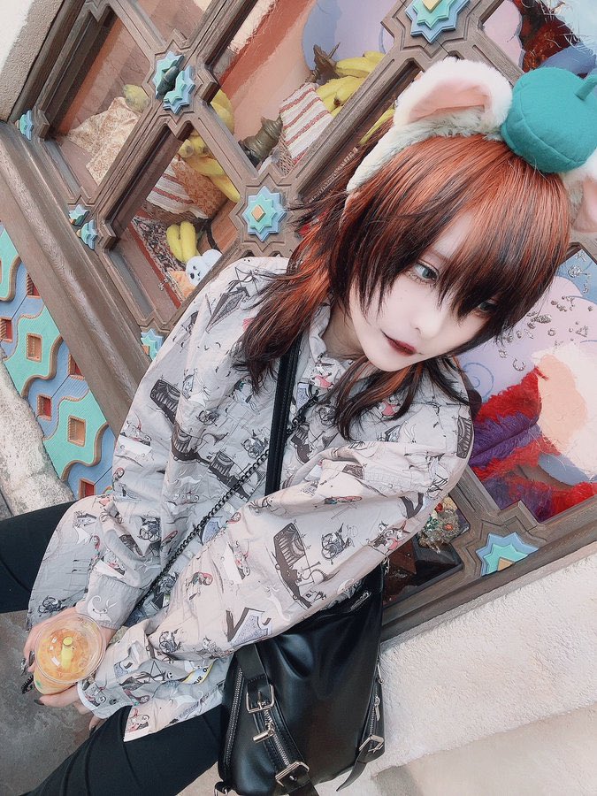 26_LILITH's tweet photo. 髪色に飽きてきたので変えたい~春先だけどﾄﾞ原色とか入れたい https://t.co/cRFPAfgvrA