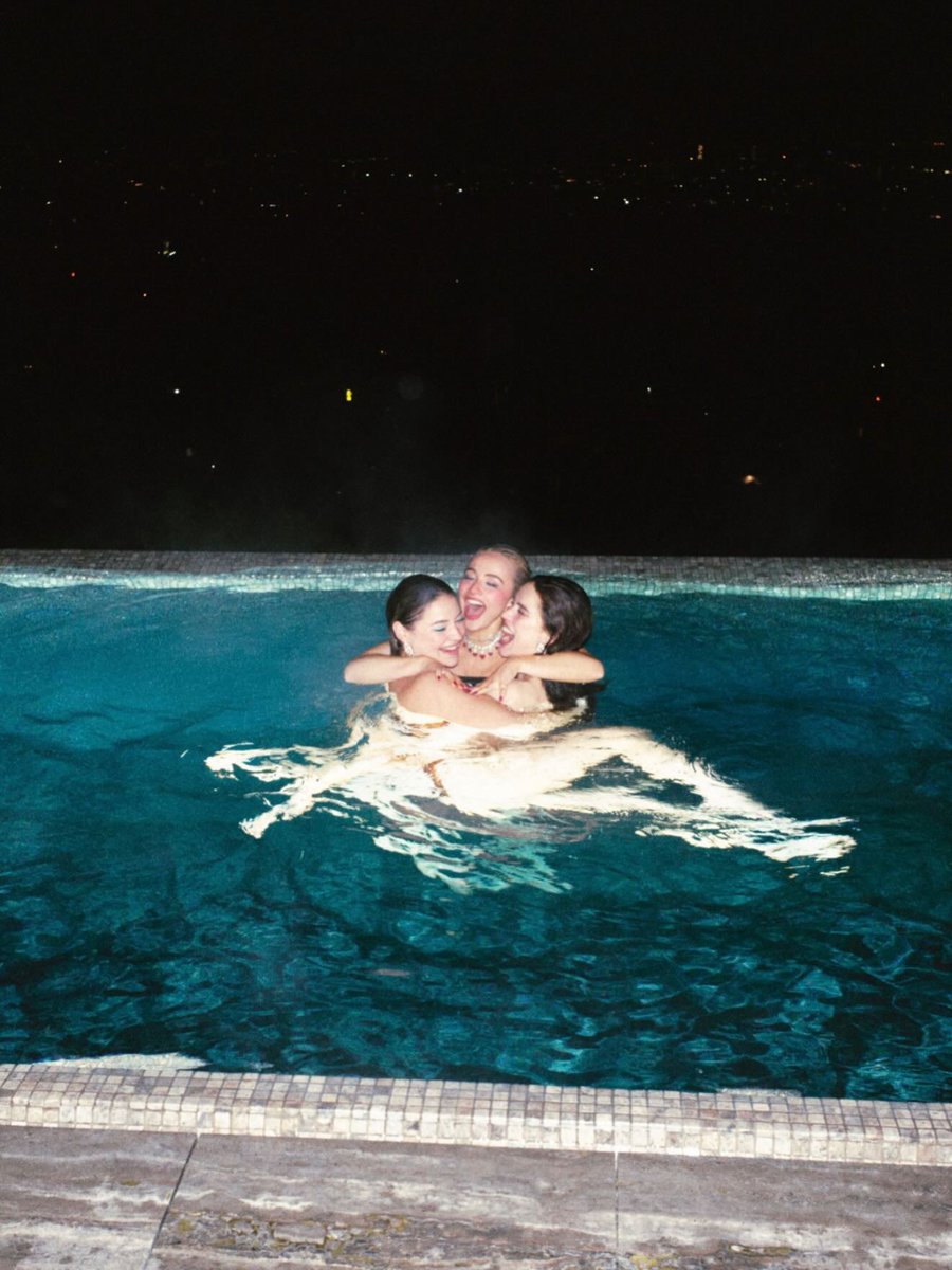 Sabrina Carpenter Poland tweet media