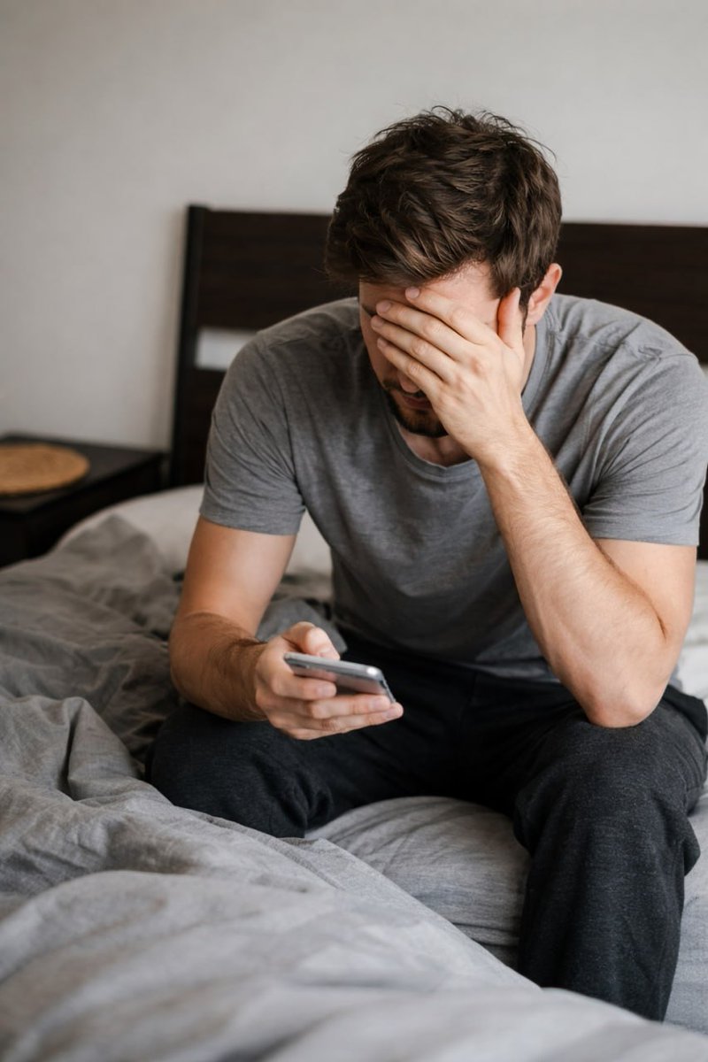 😪 App downloads are flattening while mobile time keeps climbing. I reckon it’s because most attention is locked into a few daily habits and doomscrolling.

You don’t really notice it, but it messes with your mood, sleep, and steals time.