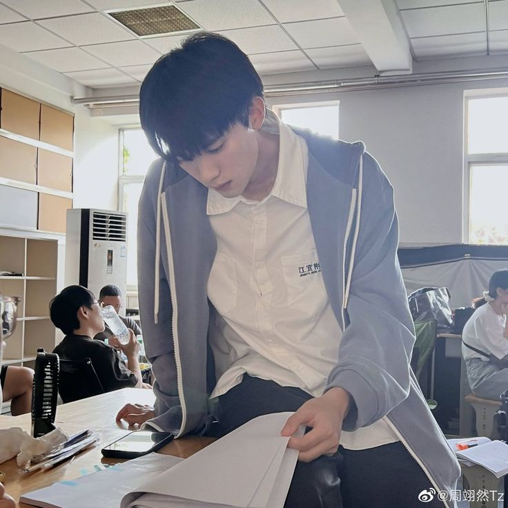 Emora_pach's tweet photo. #ZhouYiRan as Julius Gong https://t.co/YbOpe6uzTe