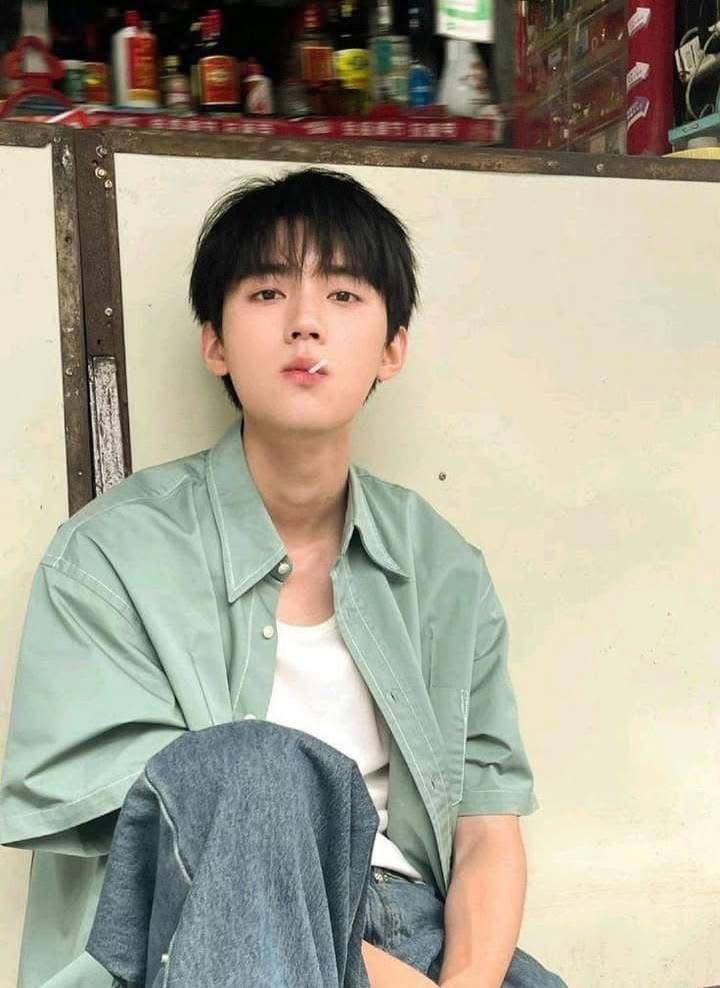 Emora_pach's tweet photo. #ZhouYiRan as Julius Gong https://t.co/YbOpe6uzTe