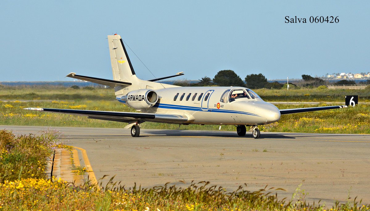 05derecha's tweet image. Aquí unos amigos. Saludos para los tripulantes de este "Orca" (#Cessna 550 Citation II) de nuestra @Armada_esp que esta tarde han visitado la #BASanJavier. @SpottersMurcia