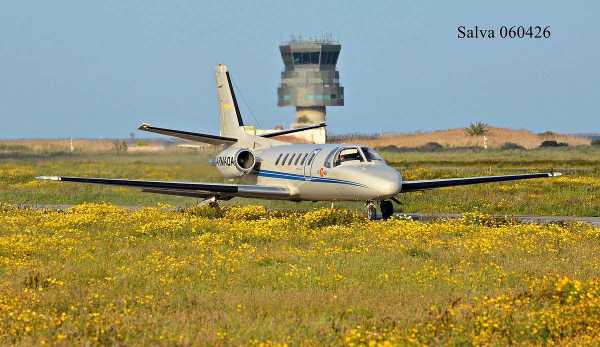 05derecha's tweet image. Aquí unos amigos. Saludos para los tripulantes de este "Orca" (#Cessna 550 Citation II) de nuestra @Armada_esp que esta tarde han visitado la #BASanJavier. @SpottersMurcia
