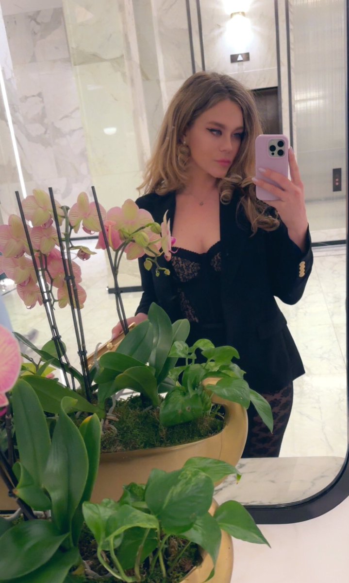 unmarried trophy wife tweet media