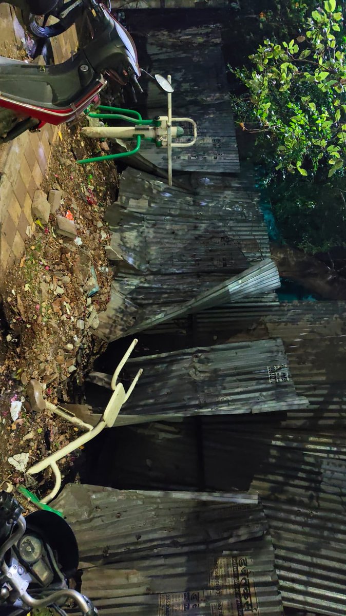 RehantJadhav's tweet photo. Neglected public space on Vadar Vasti Road, Karvenagar, Pune (near MMCOE College of Engineering &amp; Millennium National School).
Garbage accumulation, broken outdoor gym equipment, and damaged metal sheets creating safety hazards for students and residents.
@PMCPune please inspect https://t.co/1RLPuTF701