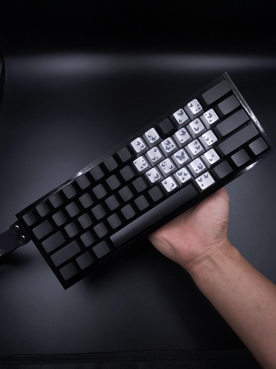 setuprio's tweet image. Wooting 60HE ➕ XVX FlutterBloom Keycaps 🤍 #wooting #xvx #keyboard #desksetup