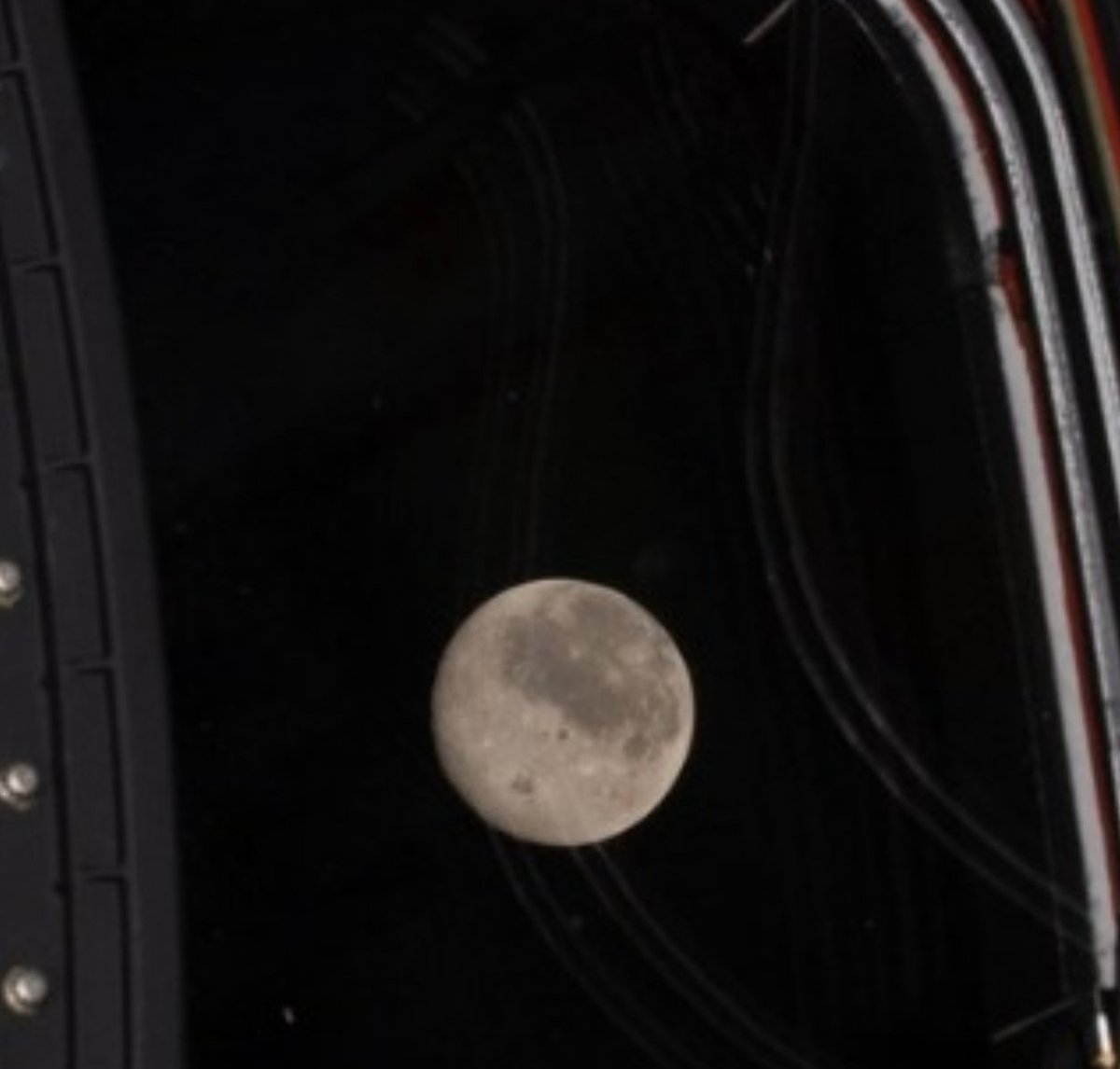 uluch's tweet photo. Ayın görünmeyen yüzü #moon https://t.co/m35dRUWp4P