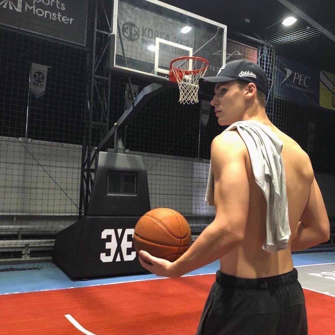 corde𓍼ོ tweet media