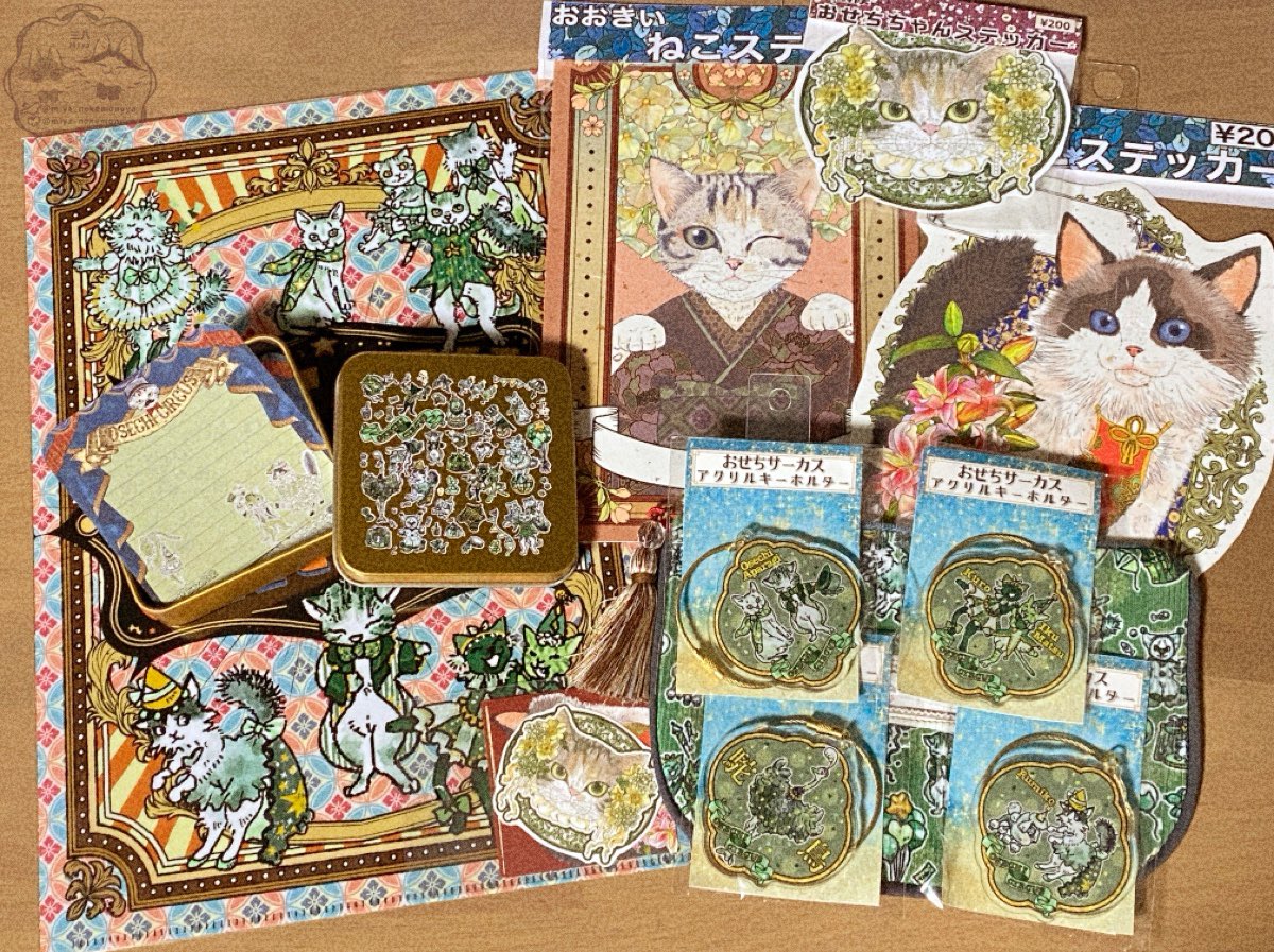 #ニャンフェス23
隣接でご一緒させていただいたるなたつさん(<a href="/bantou_runatatu/">るなたつ@おせち文具堂</a> )のお店でお迎えしたグッズです！
ありがとうございます！
新作ステッカーもおせちちゃんサーカス団のアイテムもどれもおしゃれでとびきりかわいいです☺️🙌✨
普段使いの鞄にアクキーをつけて一緒にお出掛けします💪