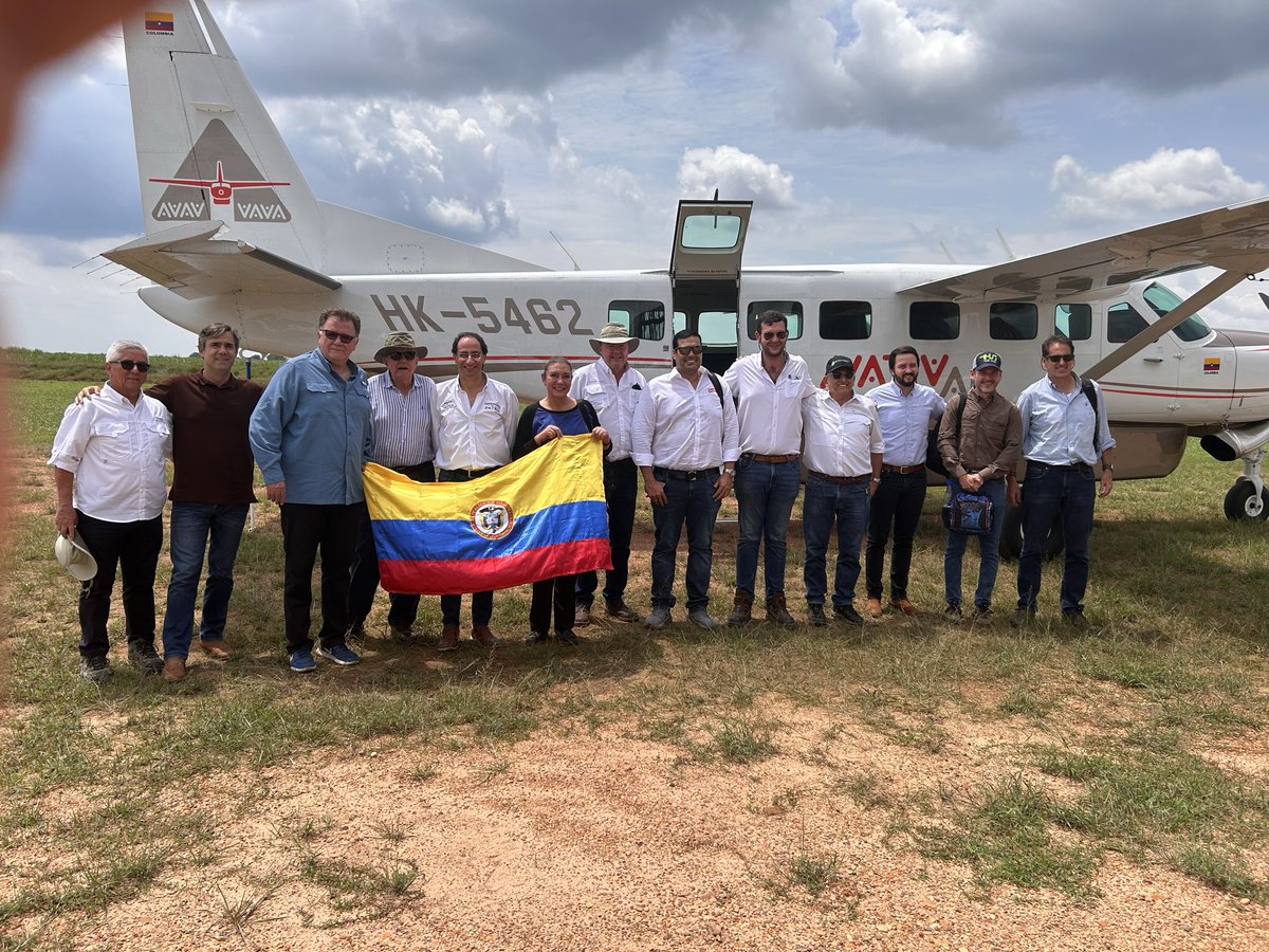 Con El Tigre <a href="/ABDELAESPRIELLA/">Abelardo De La Espriella</a> y el vice <a href="/jrestrp/">José Manuel Restrepo Abondano</a> es diciendo y haciendo. Ya estamos en la Orinoquia socializando el plan de siembras de maíz, soya, caña de azúcar, palma de aceite y ganadería.