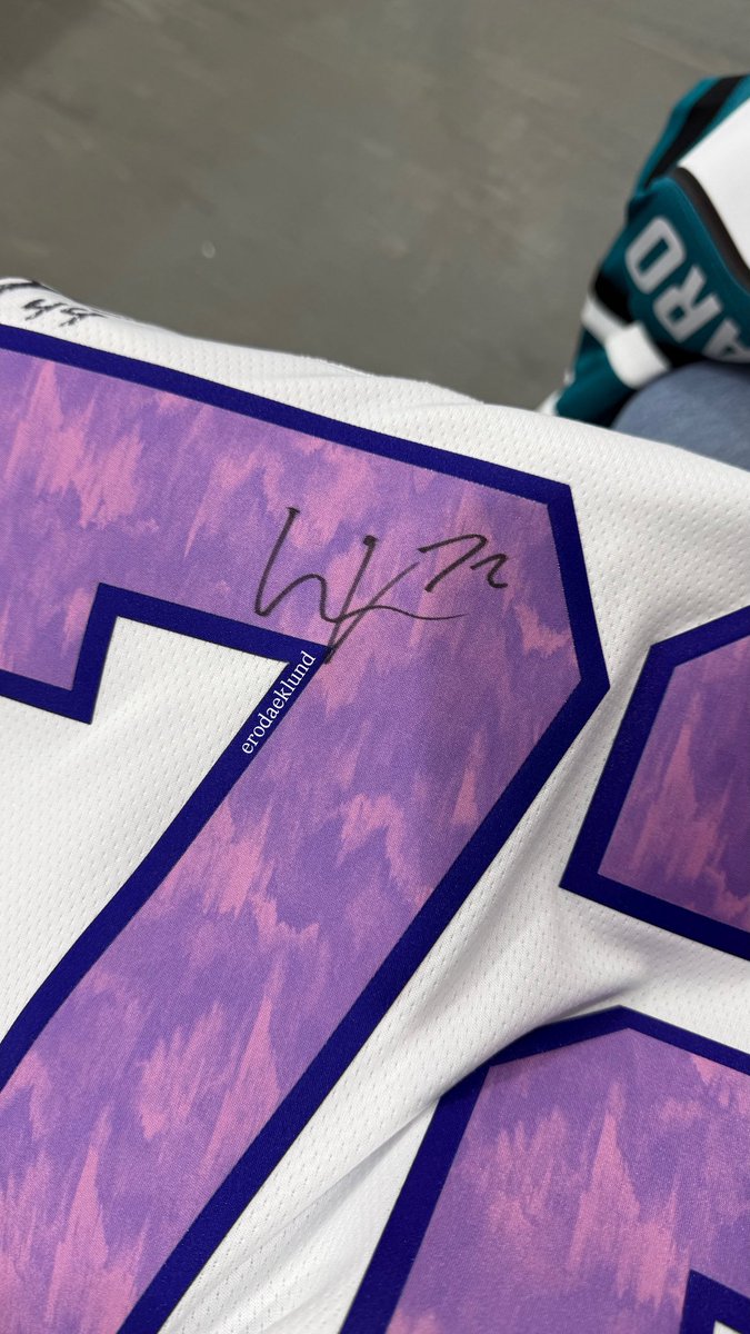 autumn.ᐟ🦈🪩 tweet media