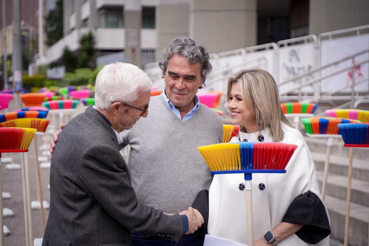 Sergio Fajardo tweet media