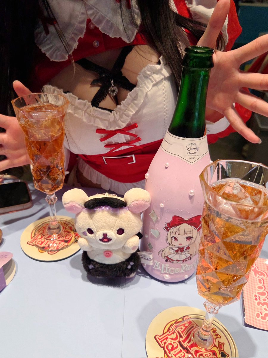 cjkr16's tweet photo. 🥂 https://t.co/MxZx3HGbTo