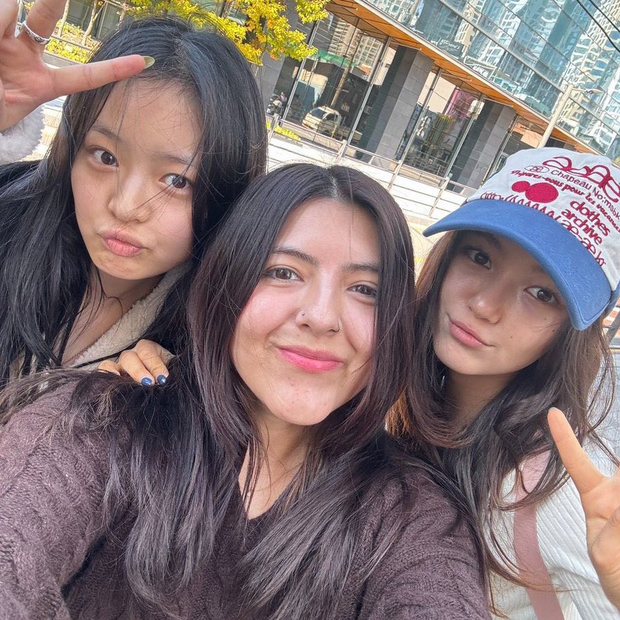 katie 🎉 tweet media