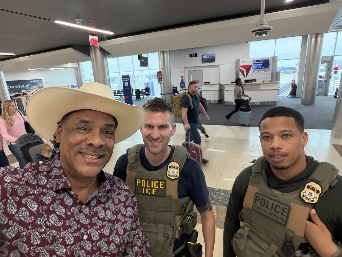 Bruce_LeVell's tweet photo. Great weekend for travel across this great nation 🇺🇸
Grateful for the brave men and women of @DHSgov @ICEgov who stand on the front lines, protecting safety and security especially at the world’s busiest airport, Atlanta’s Hartsfield-Jackson. https://t.co/LruqhEjTKI