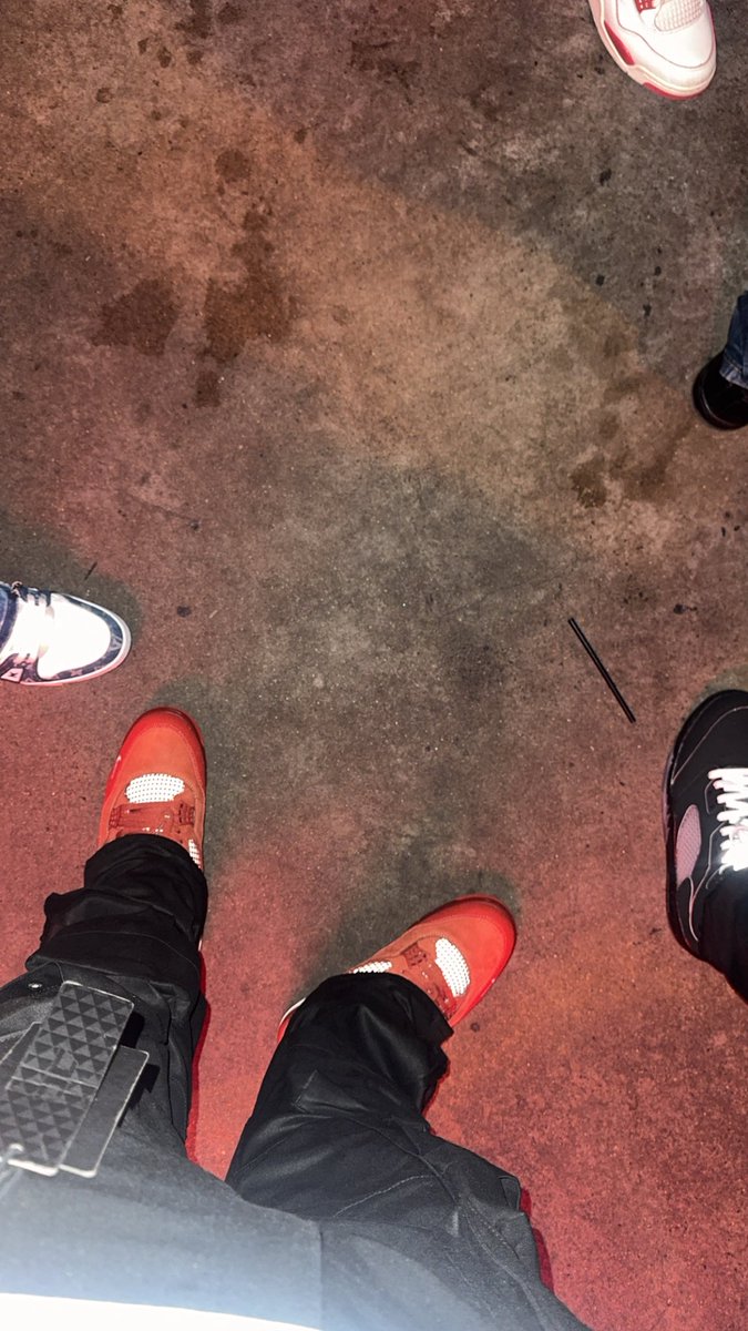 twin5thward's tweet photo. @yeaagloww Me and the homies was outside last night https://t.co/eXRQ1v8GvA