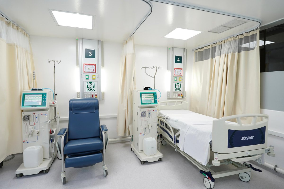 zoerobledo's tweet photo. 💉🏥 Esta mañana inauguramos la nueva área de Hemodiálisis del Hospital de Especialidades del Centro Médico Nacional Siglo XXI.

Un espacio completamente renovado, funcional y seguro, con capacidad para atender de forma simultánea en 10 módulos, incluyendo áreas aisladas, con mejores condiciones para pacientes y personal médico.

💚 Más infraestructura, tecnología y atención continua para quienes viven con enfermedad renal. Así seguimos fortaleciendo la calidad de los servicios en @Tu_IMSS. 🦅
