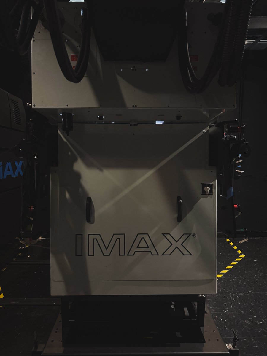 Axel🦇 tweet media