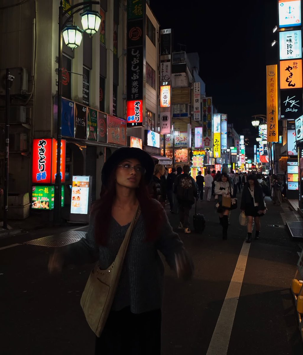 esterheal's tweet photo. lowkey felt like i belonged there for a sec 🥹 あいしてる !! 🩷 https://t.co/bfq2EVrEoV