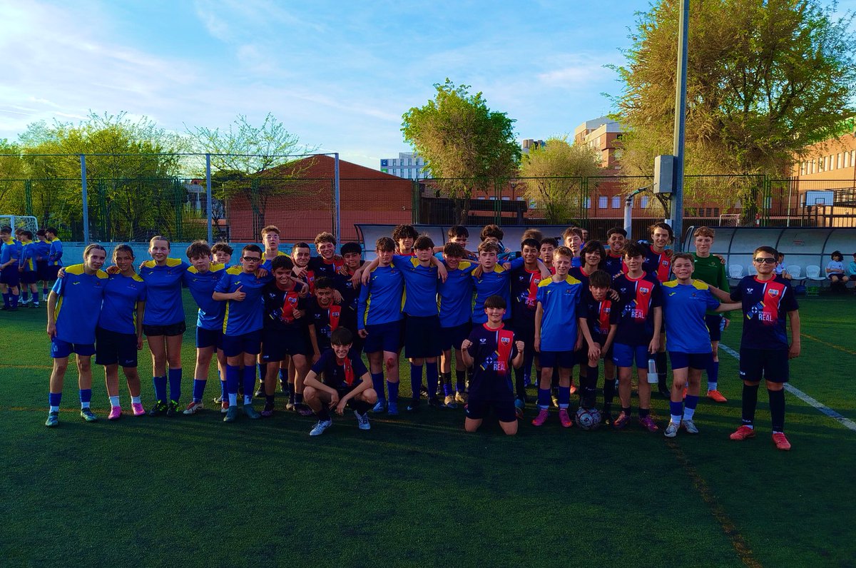 ad_sanpascual's tweet photo. Maravillosa tarde de fútbol, ahora jugándose el último partido. 

Nuestros amigos de la @thomaskeblepe están disfrutando de su #MadridFootballTour2026 

🔴🟠🔵🇪🇸  🟡🔵🇬🇧 #VamosSanPas https://t.co/zqfy52KI0Q