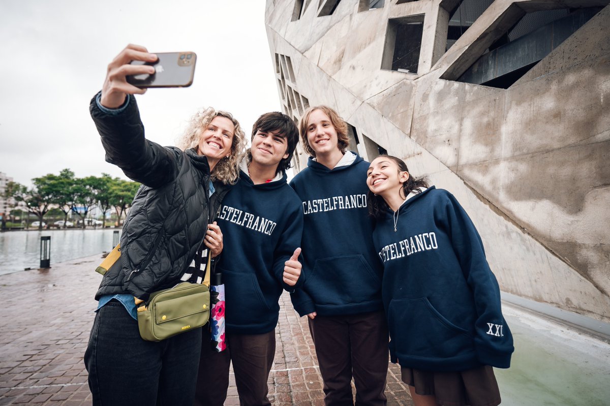 ESCUELAS PROTEGIDAS POR CORDOBESES EN ALERTA

Seguimos sumando instituciones y actores de nuestra sociedad a la construcción de la #Seguridad. Con esta articulación, más de 200 escuelas se incorporan a #CordobesesEnAlerta, un programa que está dando grandes resultados en cada