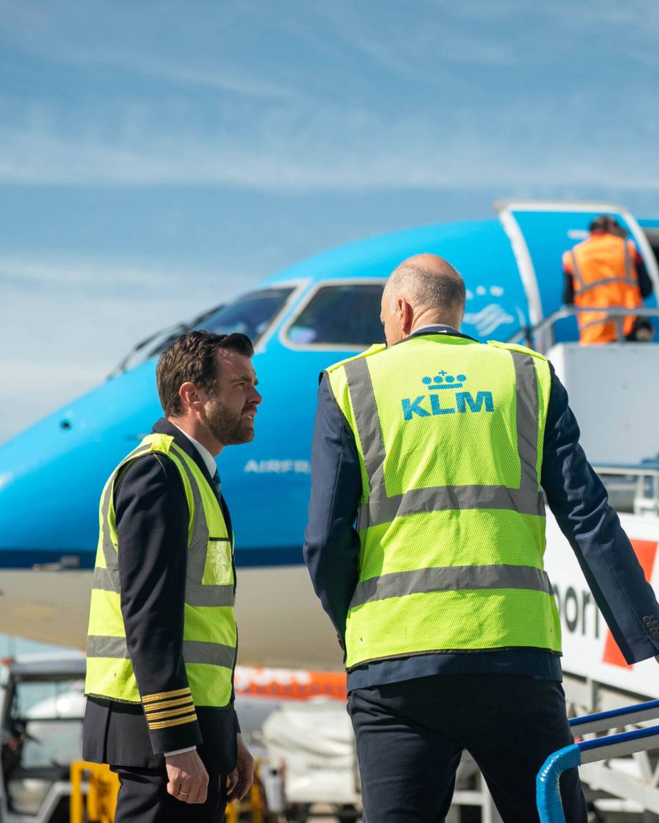Gate7aviation's tweet image. KLM et l'aéroport de Jersey ont fêté l'inauguration de la ligne #Jersey #Amsterdam. La ligne est pour l'instant desservie une fois par semaine mais passera à un vol quotidien en juillet et août. #KLM