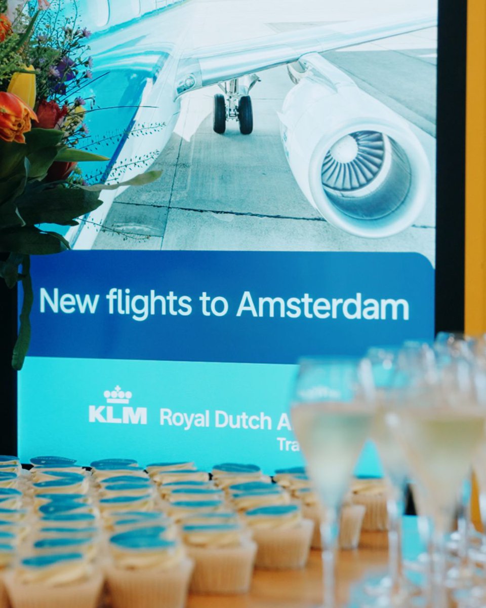 Gate7aviation's tweet image. KLM et l'aéroport de Jersey ont fêté l'inauguration de la ligne #Jersey #Amsterdam. La ligne est pour l'instant desservie une fois par semaine mais passera à un vol quotidien en juillet et août. #KLM
