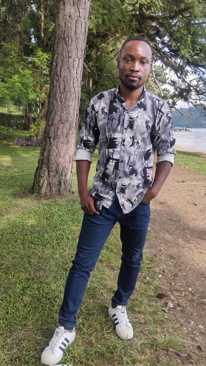 C'est une honte pour le Congo, les joueurs n'ont pas fait un symbole de pleurer leurs citoyens qui meurent à l'est après la qualification mondiale, ni  chef de l'état n'a pas fait après la cérémonie à Kinshasa ou soit monsieur président de la république à déjà soudaniser ce pays