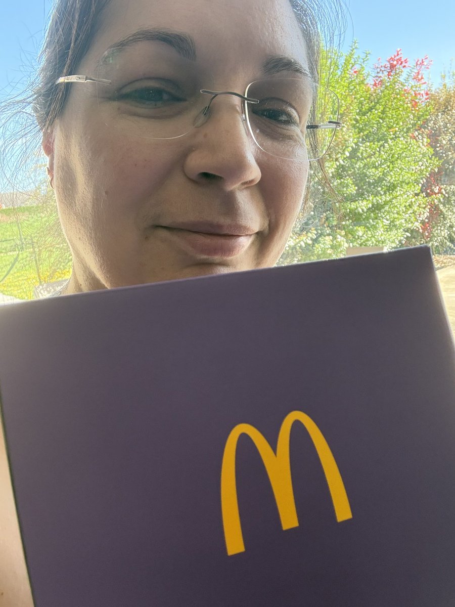 Karine Cherry 🌸 tweet media