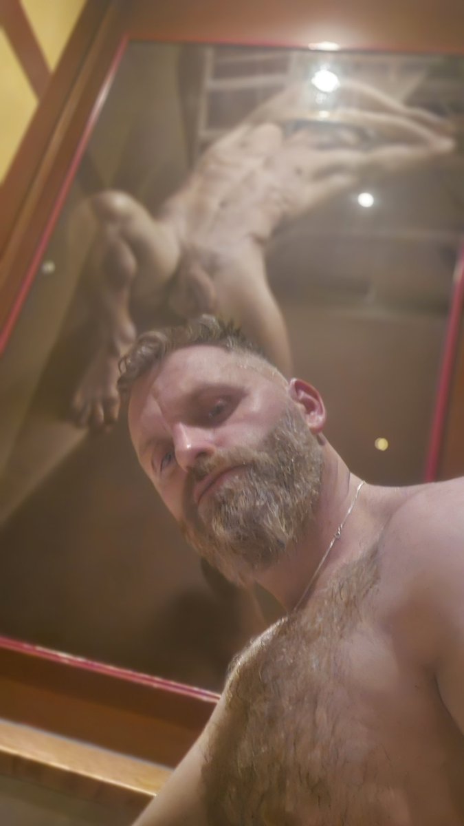 Naked_marius tweet media