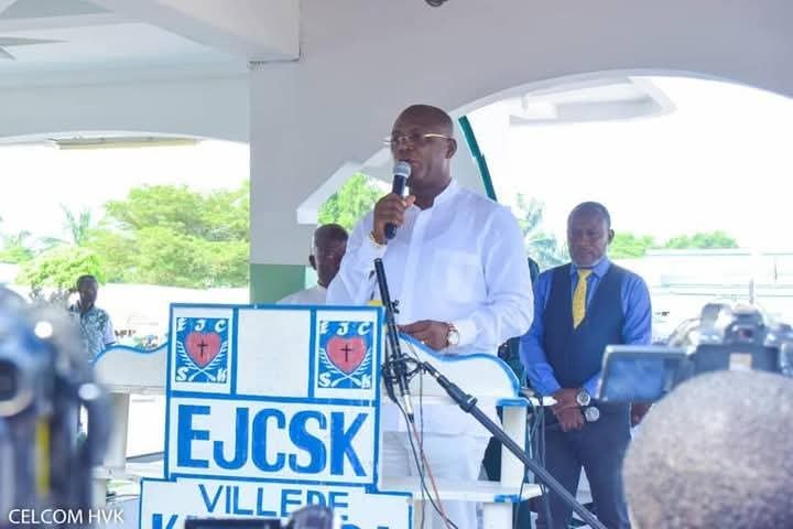 thomsmwanza's tweet photo. #RDC : Nkamba élevée au rang de Ville Sainte, Gentiny Ngobila salue une décision à portée historique.

#Kinshasa, 6 avril 2026 : Le sénateur Gentiny Ngobila Mbaka, président et autorité morale de l’ACP, a salué avec solennité la décision du Président de la République, Félix Tshisekedi, d’accorder un statut spécial à la cité de Nkamba, désormais reconnue comme Ville Sainte.

Annonce faite à l’occasion des commémorations marquant les 105 ans du combat spirituel initié par Simon Kimbangu, cette mesure s’inscrit dans une volonté affirmée de valoriser l’héritage spirituel du pays et de renforcer les fondements de l’identité nationale.

Pour  le sénateur Gentiny Ngobila, cette reconnaissance officielle marque un tournant important. Elle constitue, selon lui, une réponse à une attente ancienne, tout en ouvrant la voie à une meilleure mise en valeur de Nkamba, appelée à jouer un rôle accru sur les plans culturel, spirituel et économique.

Au-delà de sa portée symbolique, cette décision positionne Nkamba comme un site stratégique susceptible de dynamiser le tourisme religieux et de contribuer au développement local.

Elle traduit également l’attachement de la République démocratique du Congo à son histoire et à ses valeurs.

Le sénateur appelle, à ce titre, l’ensemble des forces vives , institutions, classe politique, société civile et jeunesse , à s’approprier cette vision et à œuvrer collectivement pour faire de Nkamba un pôle d’attractivité, tant au niveau national qu’international.

Il a, par ailleurs, réitéré le soutien de l’ACP aux initiatives du Chef de l’État en faveur de l’unité nationale, de la stabilité institutionnelle et du développement du pays.

En fin, Gentiny Ngobila invite la communauté kimbanguiste ainsi que l’ensemble des Congolais à faire de cette reconnaissance un moment de cohésion, porteur d’un nouvel élan patriotique au service d’une nation plus forte et résolument tournée vers l’avenir.
