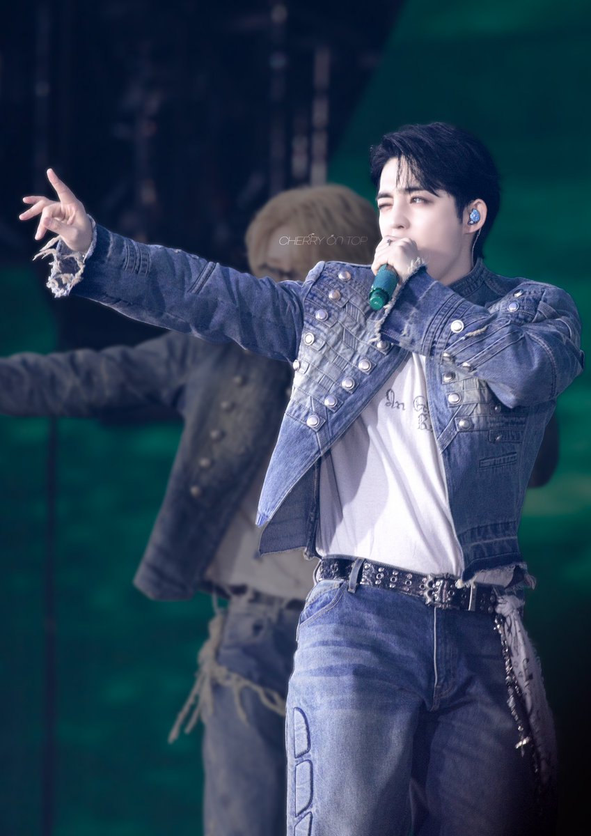 Cherry0n_TOP_'s tweet photo. 260405 SEVENTEEN WORLD TOUR [NEW_] ENCORE - D2

🍒🍊

#SEVENTEEN #세븐틴 #セブチ
#에스쿱스 #승관
#SCOUPS #SEUNGKWAN
#エスクプス #スングァン https://t.co/UFosfRNGFi