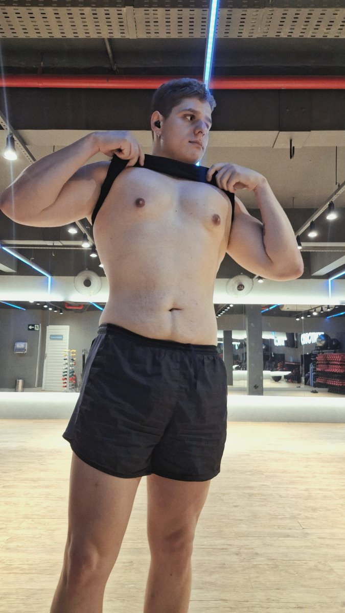 laios ( . 人 . ) tweet media