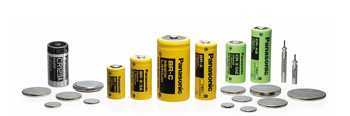 DisposeWisely's tweet photo. Help us keep sanitation workers safe. Bring us your lithium batteries for recycling instead of throwing them in the trash where they can cause fires. #Disposewisely https://t.co/eUmgtpcevq