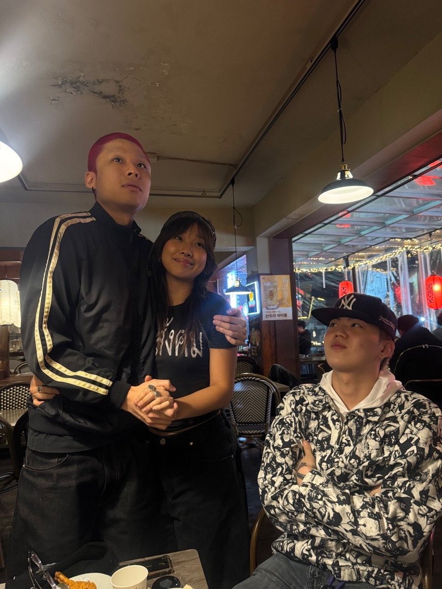 mari ✿ tweet media