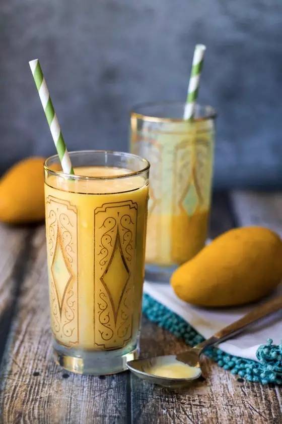 MPchimera's tweet photo. "Beat the heat with 5-min Mango Lassi!  Blend 1 ripe mango (frozen!), 1 cup yogurt, 1 tbsp honey,  cup milk + ice. Top with mango bits. Creamy, sweet, instant refreshment!  #SummerDrinks #QuickRecipes" https://t.co/SFYSEYgd0j