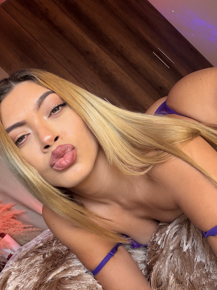 aliceec22's tweet photo. Im online guy join me 🫦👅💦 https://t.co/cNvkMOQaG5