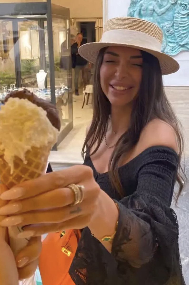 kristin0169's tweet image. Come si evolve la vita, si cambia sorriso,  si cambia lo sguardo, si cambia modi, si cambia l’essere vere, si cambia verso chi ti ha sostenuto sempre, si cambia punto….. l’importante è essere onesti con se stessi e con gli altri  #sergetti #gr7