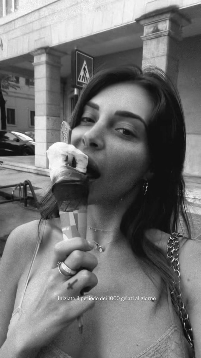 kristin0169's tweet image. Come si evolve la vita, si cambia sorriso,  si cambia lo sguardo, si cambia modi, si cambia l’essere vere, si cambia verso chi ti ha sostenuto sempre, si cambia punto….. l’importante è essere onesti con se stessi e con gli altri  #sergetti #gr7