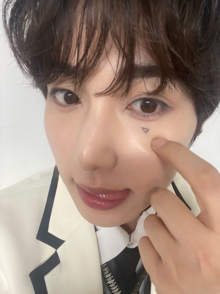 DEAD AND sym ¹¹⁹ tweet media