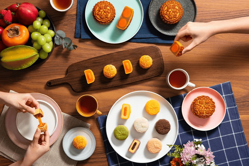 BaltikaNelson's tweet photo. Celebrate the Mid-Autumn Festival with our Limited-Edition Mooncake Set!  Silky lotus seed paste, salted egg yolk, and crispy almond flakes—perfect for sharing with loved ones. Available till Sep 29! Order now: [link] https://t.co/FiAxj3NkrL